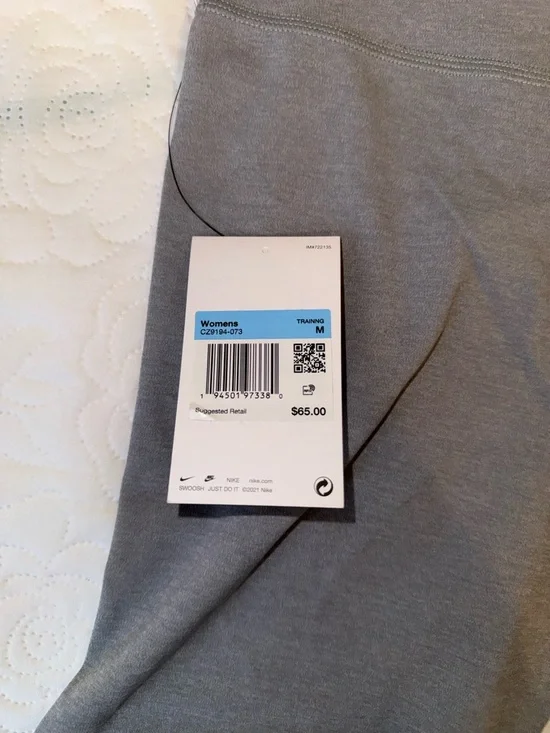 Nike Women's Gray High-Waist Bike Shorts - Picture 7 of 7